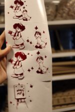 ⁦شيت فينيل بكار لون احمر⁩ - الصورة ⁦3⁩