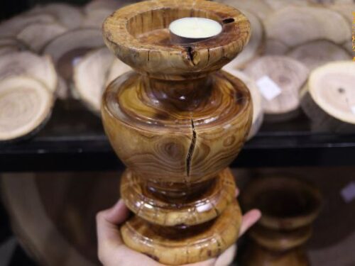 شمعدان من الخشب الطبيعي معزول شكل 2